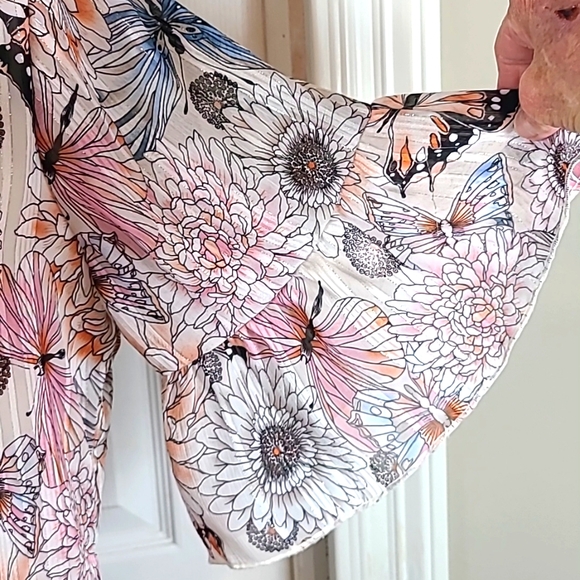 Sara Michelle Cardigan and Attached Shell - Picture 4 of 13